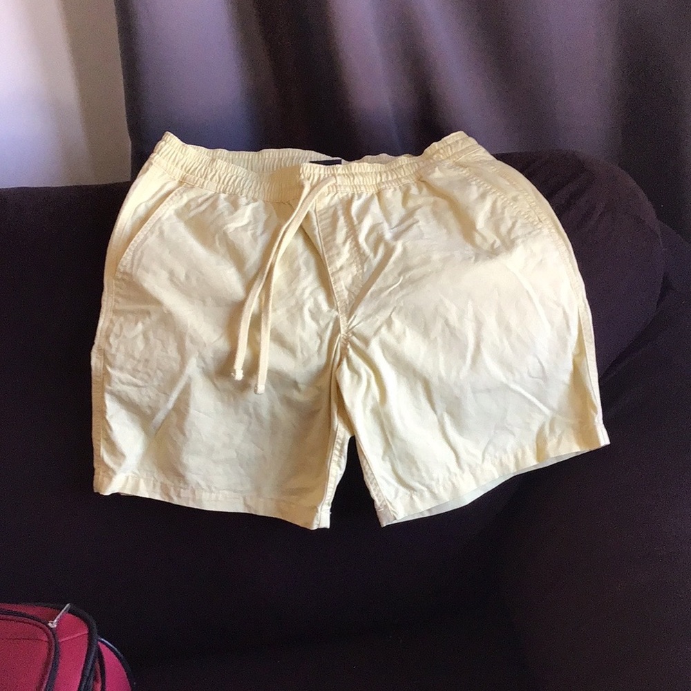 Vans Yellow men’s short with pockets size large